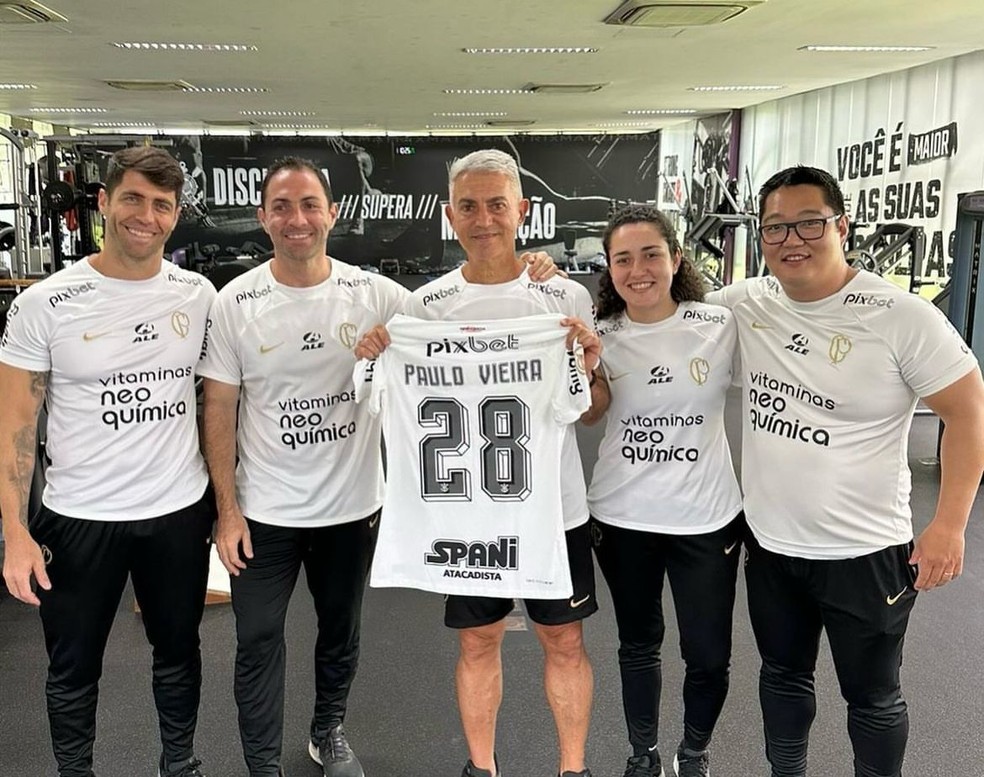 Fisioterapeuta Paulo Vieira deixa o Corinthians após 28 anos — Foto: Reprodução do Instagram