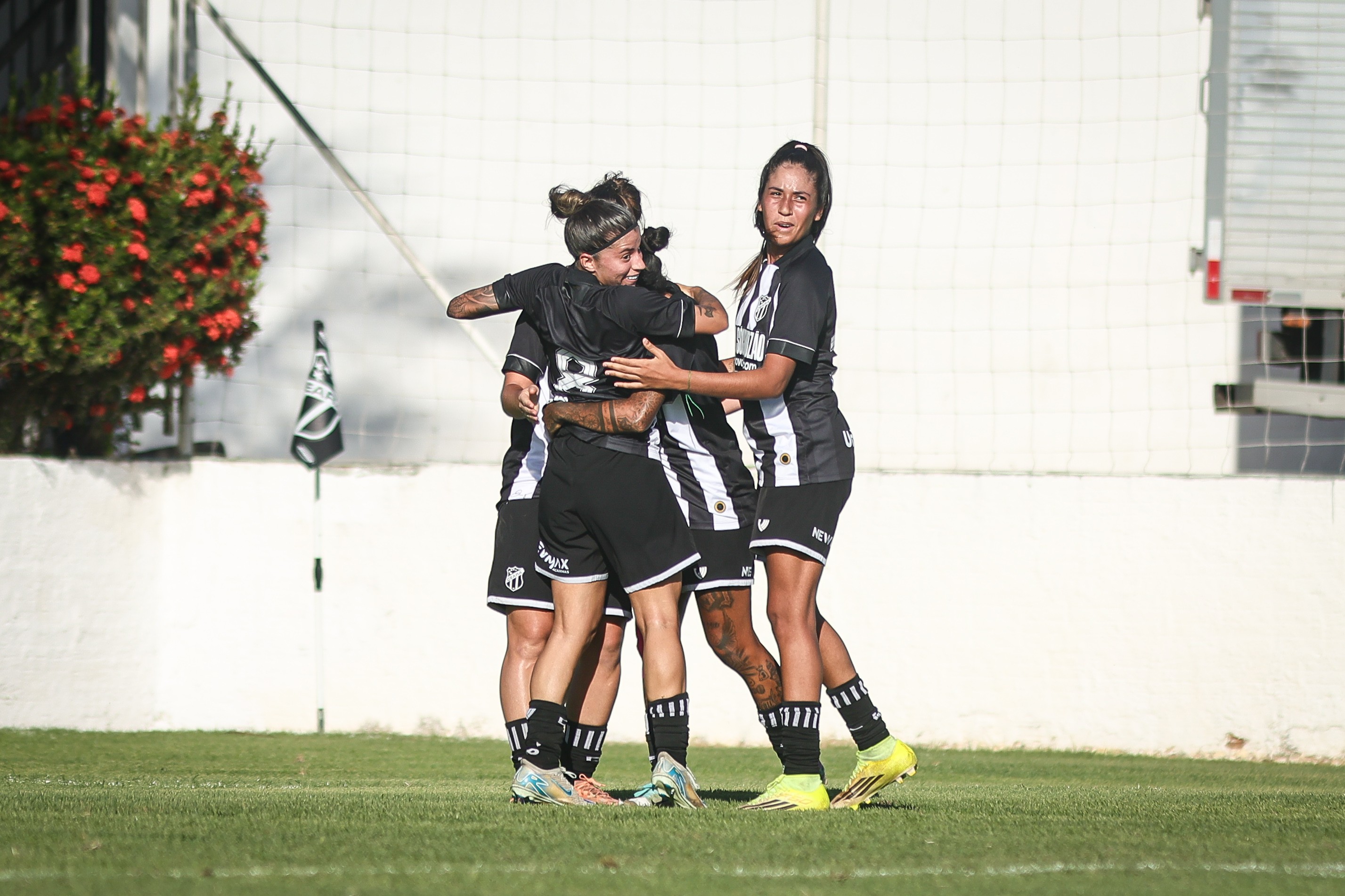 Com só três jogadoras na reserva, Ceará vence Maracanã em estreia do Cearense Feminino