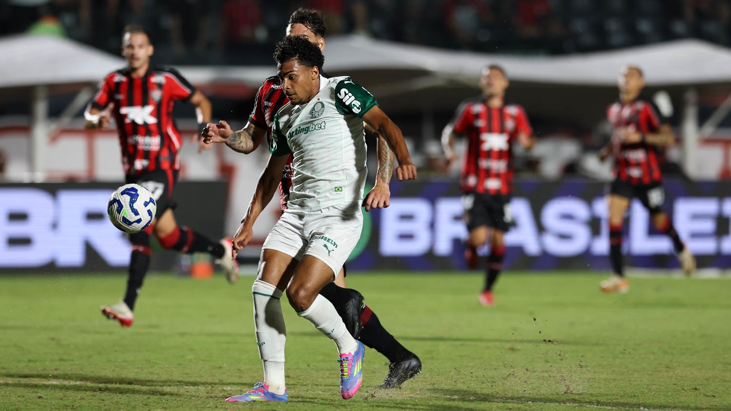 Fraquezas do Elenco do Palmeiras Expostas por Atuação dos Reservas em Momento Crucial