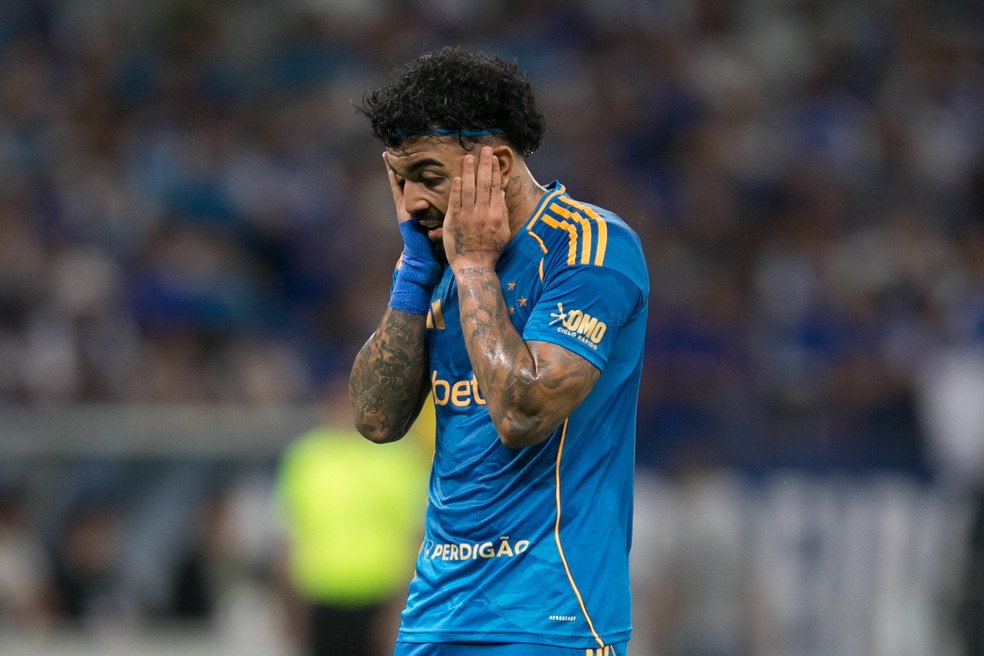 Gabigol comemorando gol pelo Cruzeiro contra o Sport no Mineirão. Foto: Marlon Costa/AGIF
