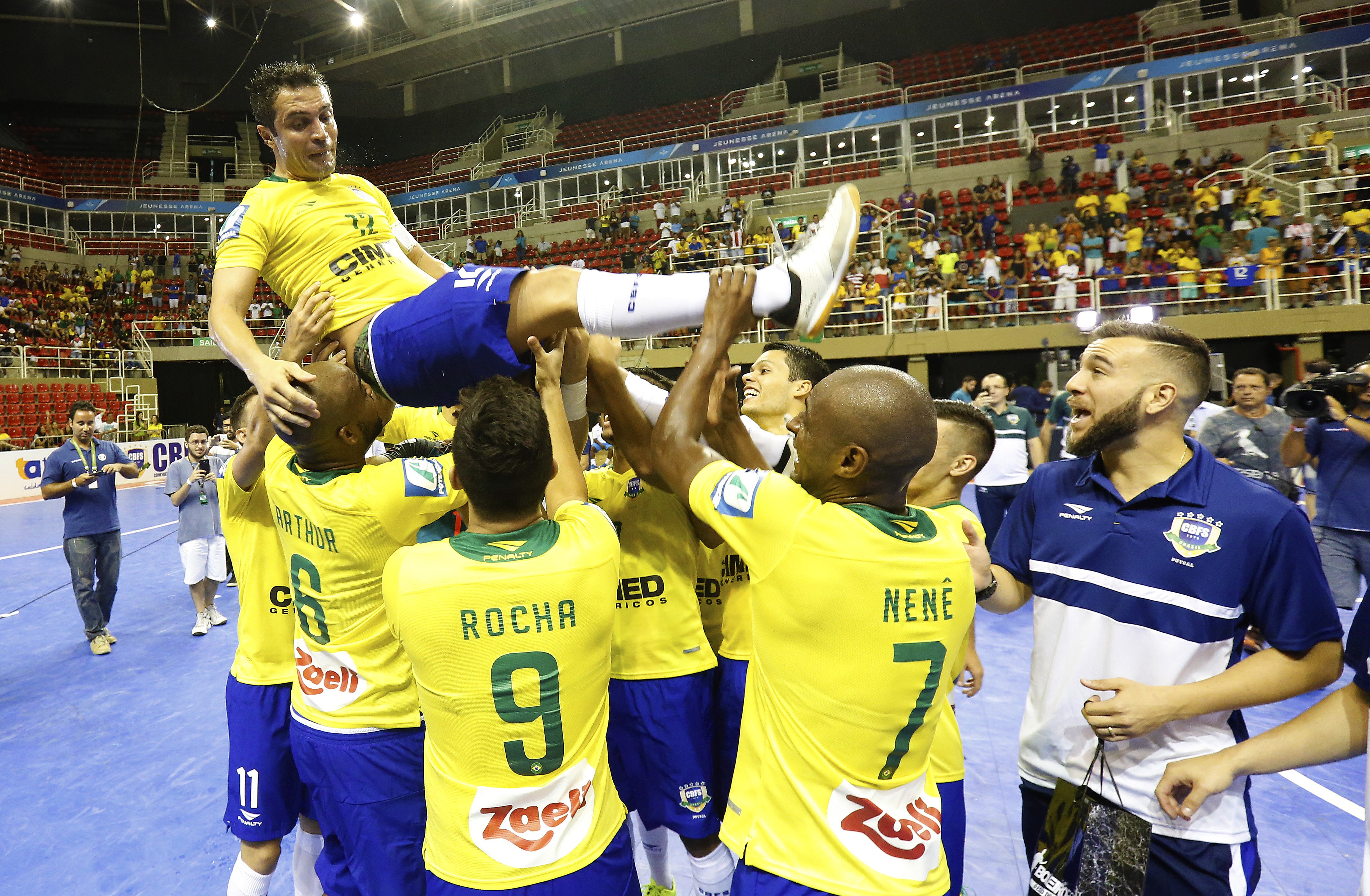 Artur quer Palmeiras na briga pelo título e avisa: “Vamos encarar”