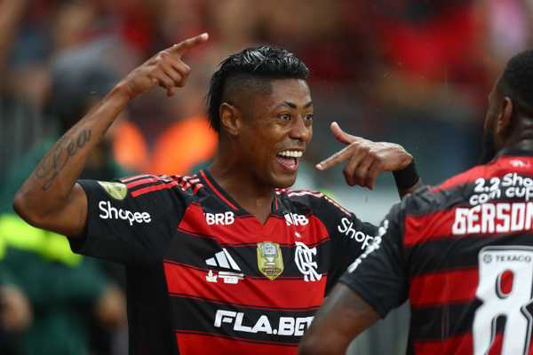 ÍDOLO DO MENGÃO! Flamengo destaca marca de 500 jogos na carreira de atacante
