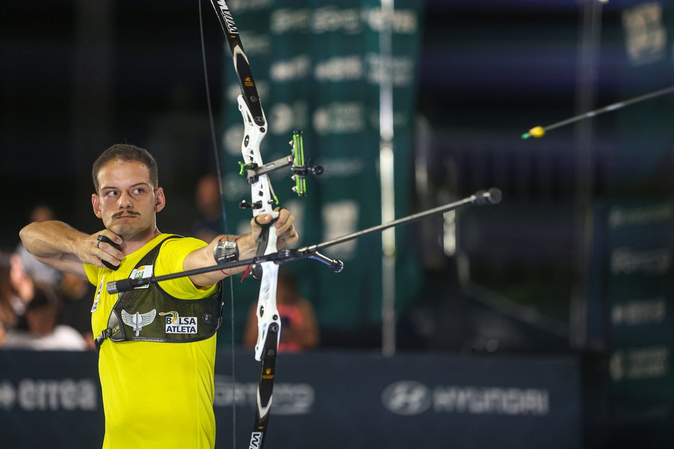 Marcus D'Almeida, do Brasil, é campeão das Finais da Copa do Mundo de tiro com arco, em Hermosillo, no México — Foto: Luis Gutiérrez/Norte/Photo/Getty Images