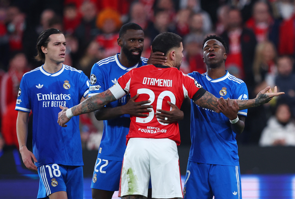 Otamendi discute com Vini Jr. após golaço e comemoração — Foto: Reuters/Pedro Nunes