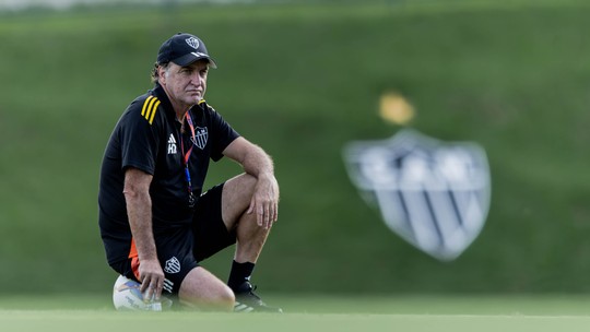 Atlético-MG avalia trabalho de Cuca, e saída do técnico não está descartada