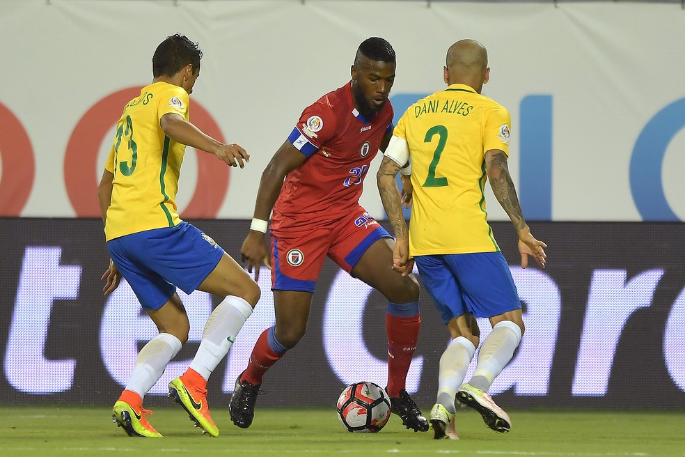 Duckens Nazon em ação — Haiti na Copa