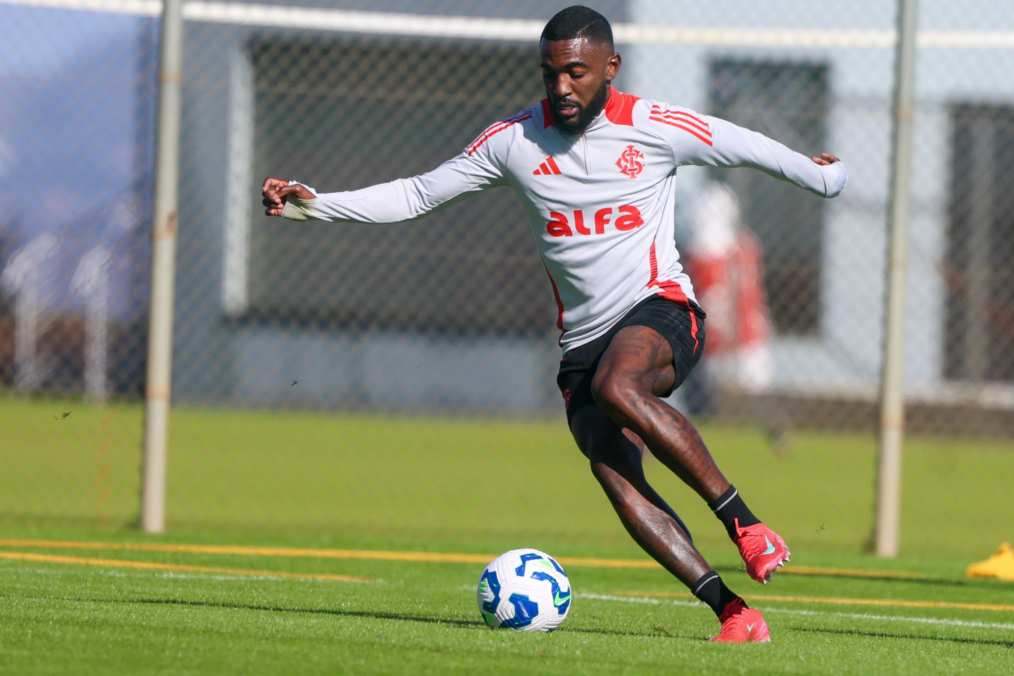 Inter encaminha empréstimo de lateral-esquerdo Ramon