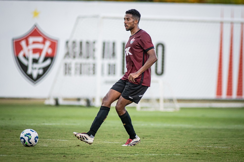 Willian Oliveira em treino do Vitória — Foto: Victor Ferreira / EC Vitória