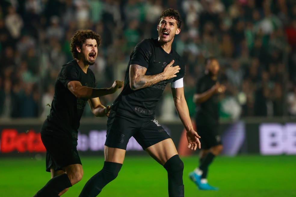 Gustavo Henrique comemora o gol do Corinthians contra o Juventude — Foto: Luiz Erbes/AGIF