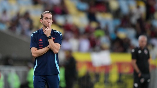 Filipe Luís rebate críticas à falta de efetividade do ataque : "Eu não chuto a gol" - 