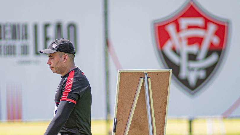 Pior visitante da Série A, Vitória tem sequência de confrontos diretos fora de casa 