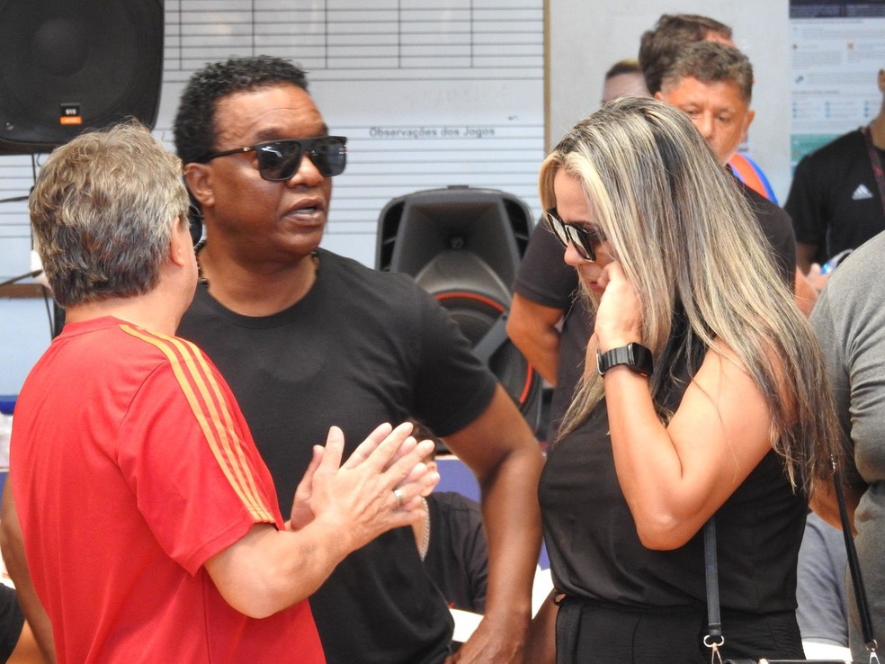 N�lio, ex-jogador do Flamengo, no vel�rio de Ad�lio � Foto: Fred Gomes/ge