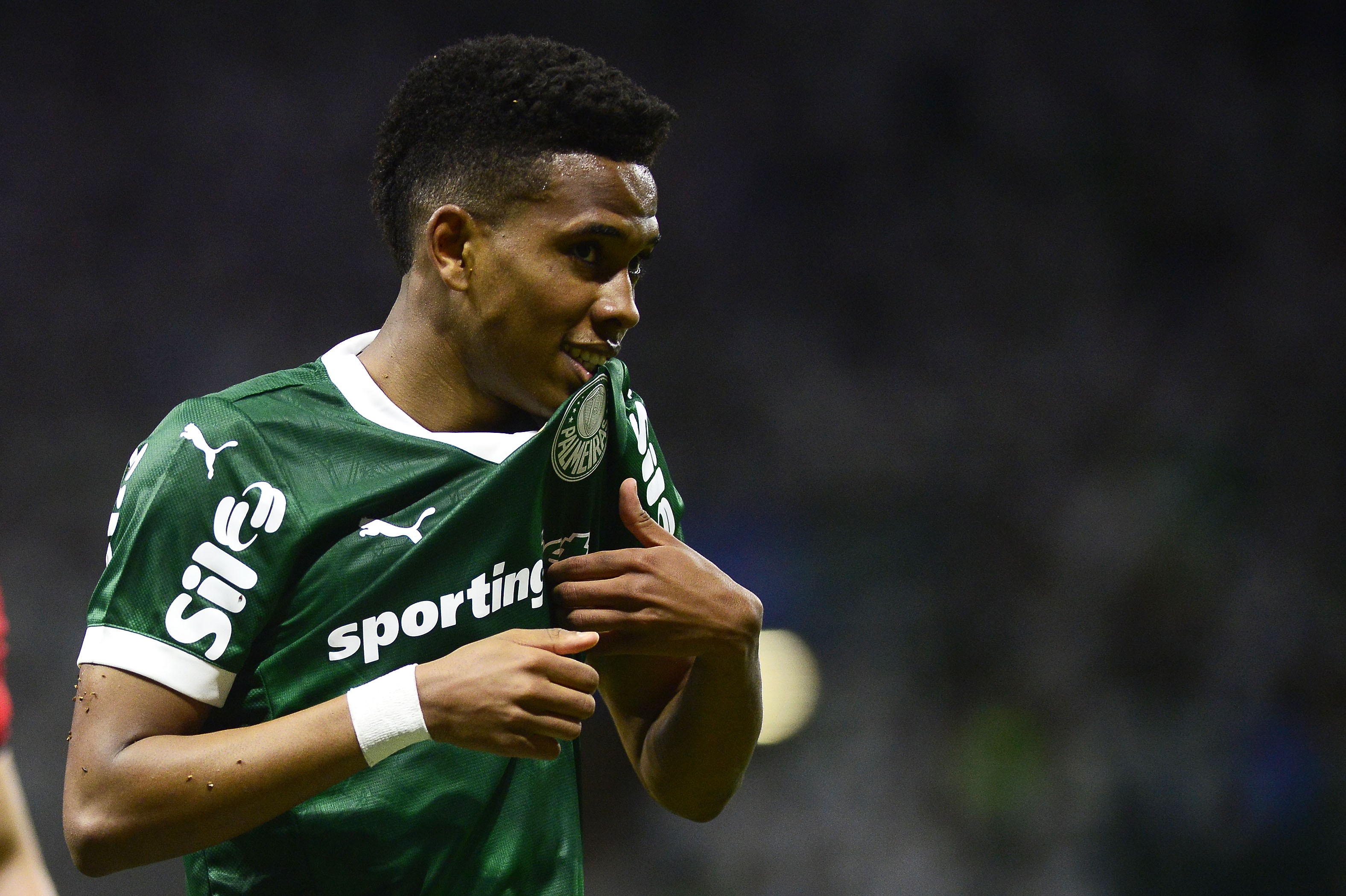 Emoção de Estêvão ao decidir classificação do Palmeiras: sentimento de despedida.
