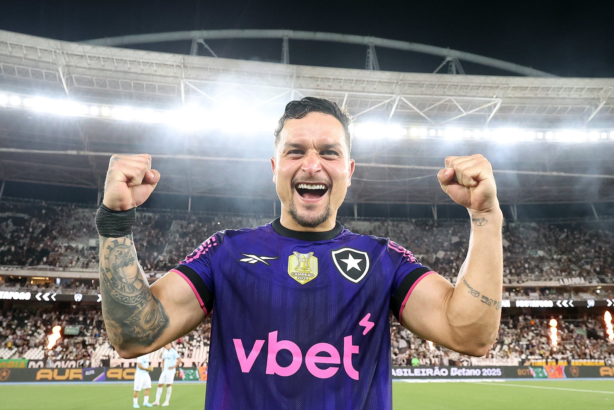 Olympique de Marselha faz proposta por Artur, atacante do Botafogo