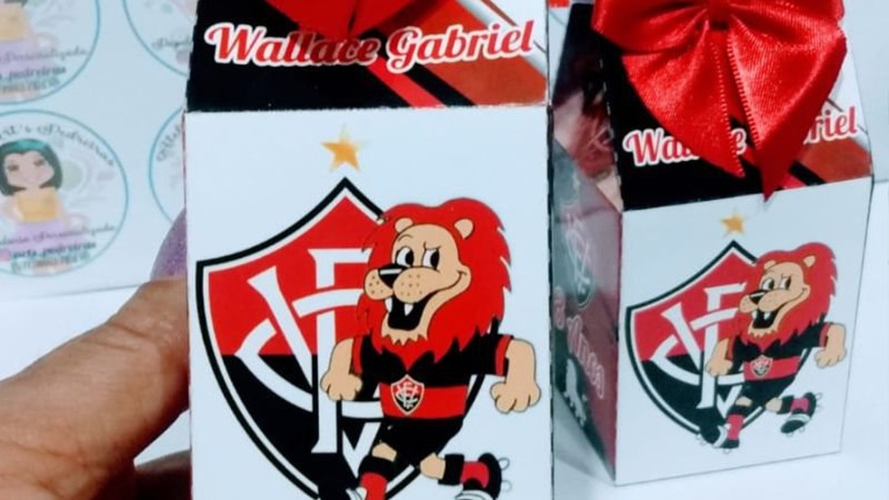 Artesã foi cobrada por usar a marca do Vitória sem autorização do clube — Foto: Arquivo pessoal