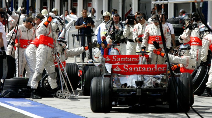 Hamilton repete pole e Alonso largará em quarto, Esportes