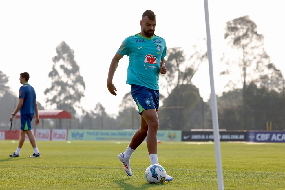 Fabrício Bruno, em treino pela seleção brasileira — Foto: Rafael Ribeiro/CBF