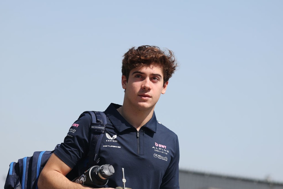 Franco Colapinto, agora titular da Alpine, no GP da China da F1 2025 — Foto: Mark Thompson/Getty Images