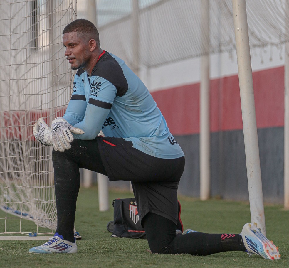 Anderson em treinamento no Atlético-GO — Foto: Bruno Corsino / ACG