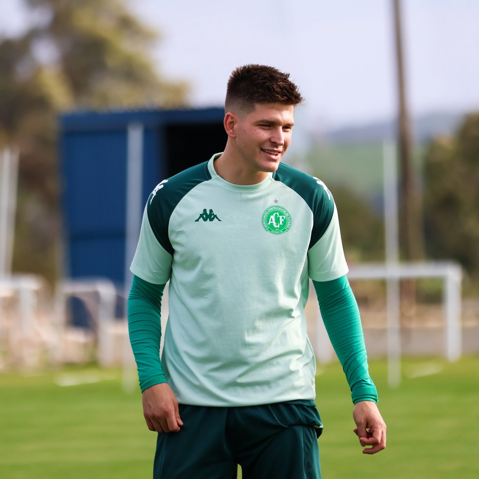 Perotti é opção para o técnico Gilmar Dal Pozzo — Foto: Luiz Ferrazzo/ACF