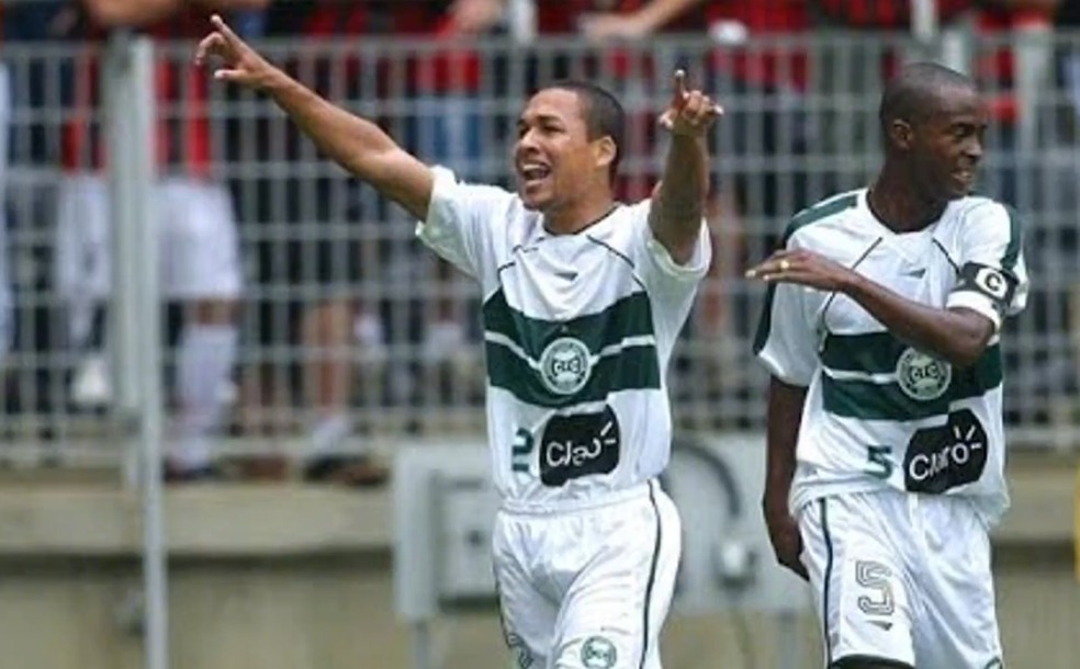 Jucemar na final do Campeonato Paranaense de 2004 — Foto: Divulgação/ Coritiba