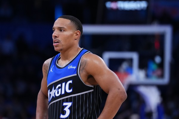 Jogador do Magic é multado em R$ 190 mil por atirar bola em