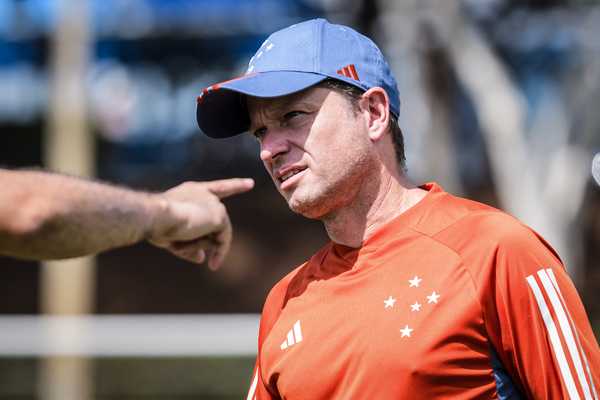 Cruzeiro obtém autorização e Seabra dirige time na estreia da Sul-Americana.