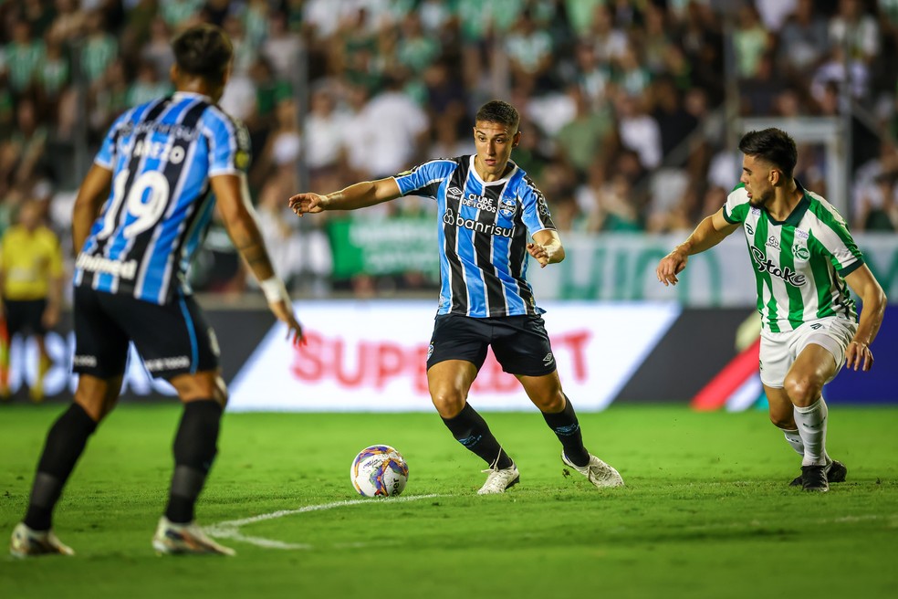 Monsalve em ação na derrota do Grêmio para o Juventude — Foto: Lucas Uebel/Grêmio FBPA