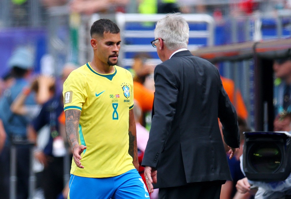 Ancelotti e Bruno Guimarães Brasil 1 x 2 Noruega — Foto: Reuters