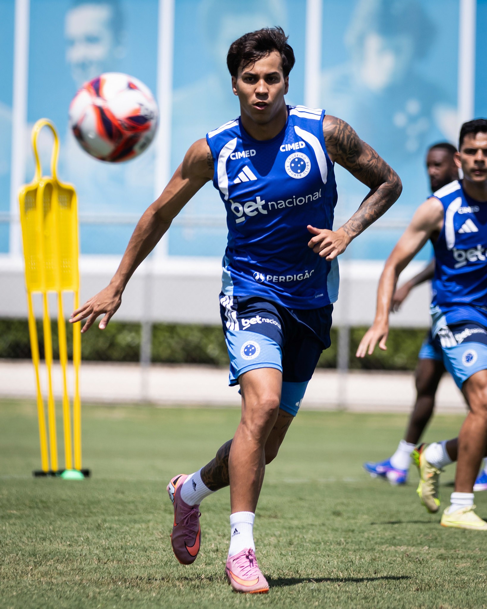 Kaio Jorge e Trio de Jogadores Realizam Treino Individual no Cruzeiro
