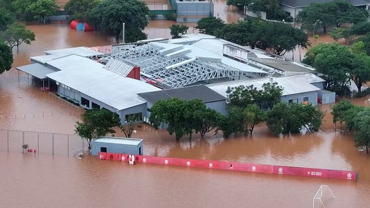 Chuva alaga campos de Grêmio e Inter - Foto: (Miguel Noronha/Enquadrar/Estadão Conteúdo)
