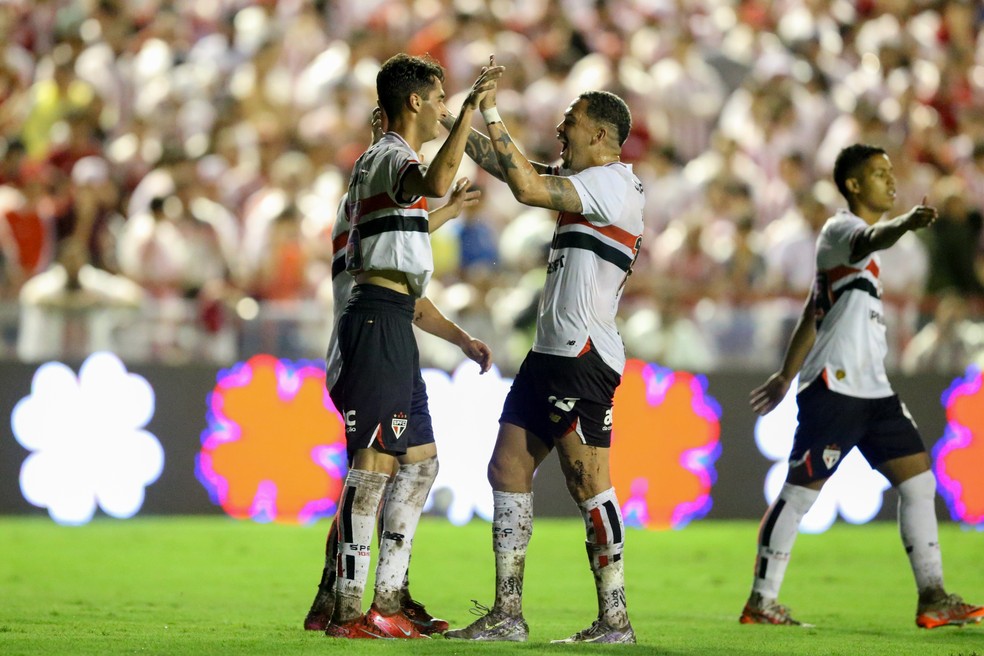 Gol de Rodriguinho em Náutico x São Paulo — Foto: Marlon Costa/AGIF