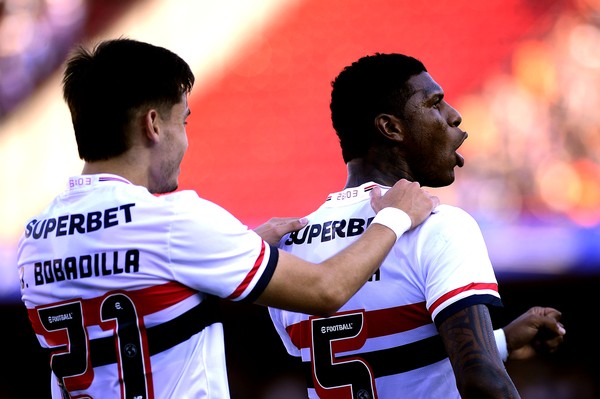 TIME INTERNACIONAL! São Paulo chega a recorde de estrangeiros no elenco!