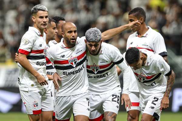 Expulsão de Alan Franco e chances perdidas por Ferreira afetam atuação do São Paulo.