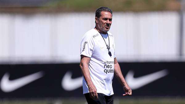 Corinthians volta ao CT, descansa titulares e treina posicionamento de olho no Grêmio