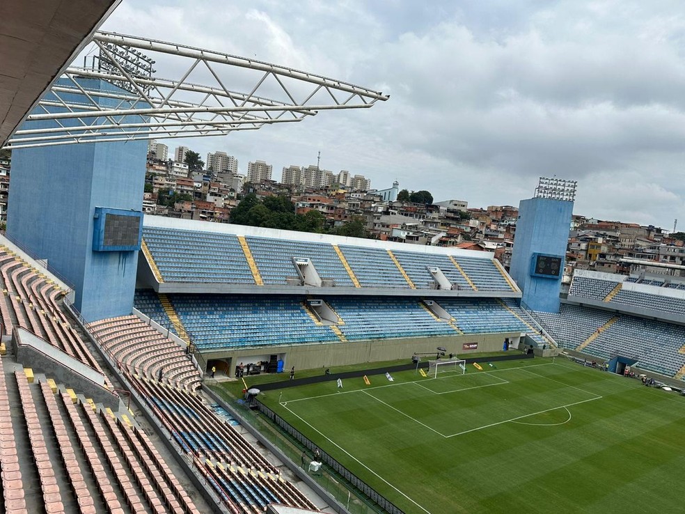Iluminação inacabada de Arena Barueri — Foto: Emilio Botta