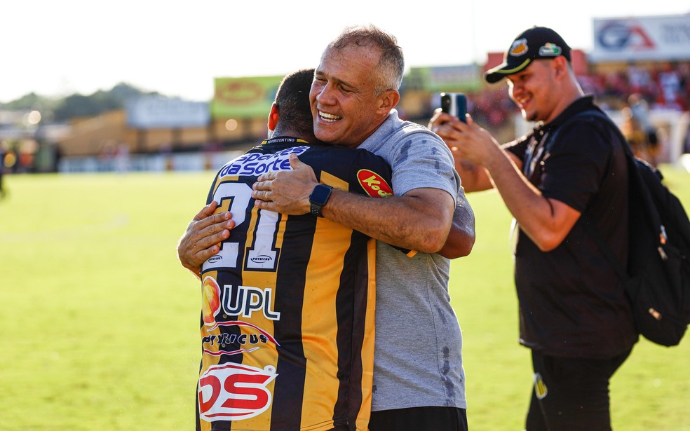 Eduardo Baptista comemora acesso pelo Novorizontino, após vitória contra o Noroeste — Foto: Guilherme Videira/Novorizontino