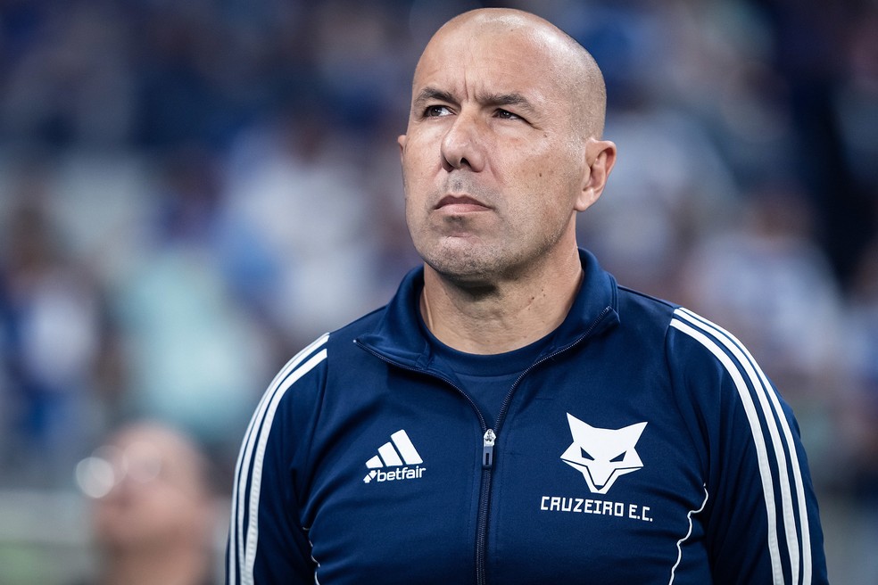 Leonardo Jardim, técnico do Cruzeiro, durante o jogo contra o Inter — Foto: Gustavo Aleixo