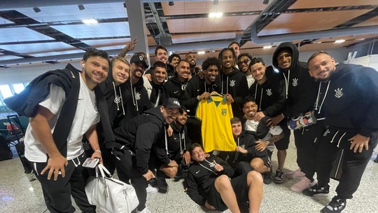 Hugo Souza volta à Seleção após quase sete anos e é festejado pelo elenco do Corinthians