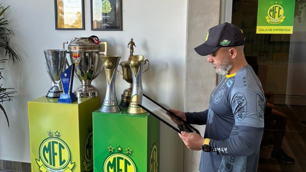 Guanaes pendura quadro Mirassol nas oitavas