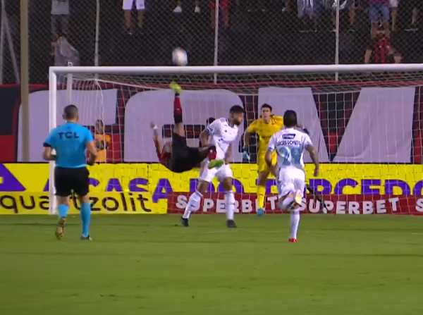Gol de Alerrandro é eleito o mais bonito do Brasileirão: assista!