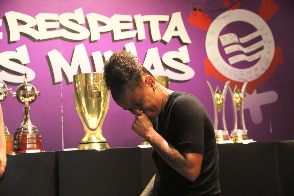 Grazi se emociona com homenagem do Corinthians — Foto: José Manoel Idalgo