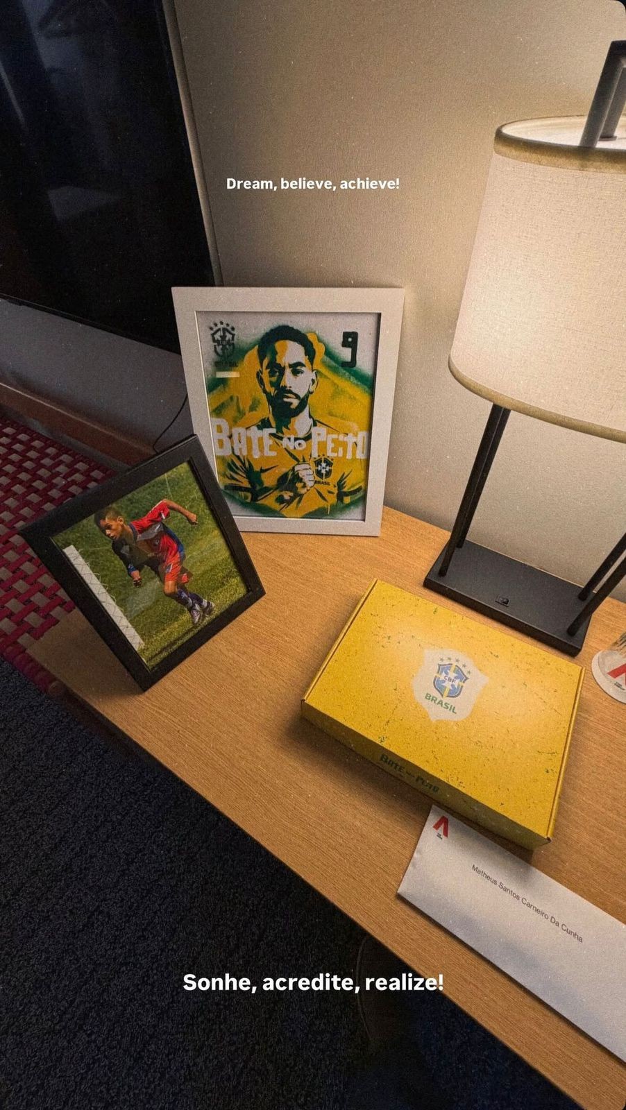 Seleção Brasileira é recepcionada com fotos antigas e quadros personalizados em hotel nos EUA