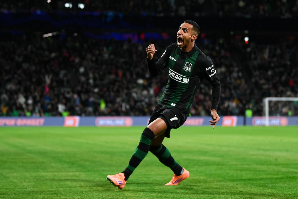 Contratação Victor Sá comemorando pelo Krasnodar