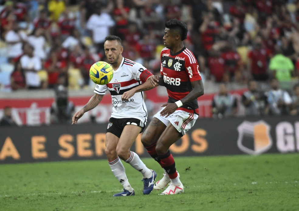 Rafinha e Bruno Henrique em Flamengo e São Paulo — Foto: André Durão