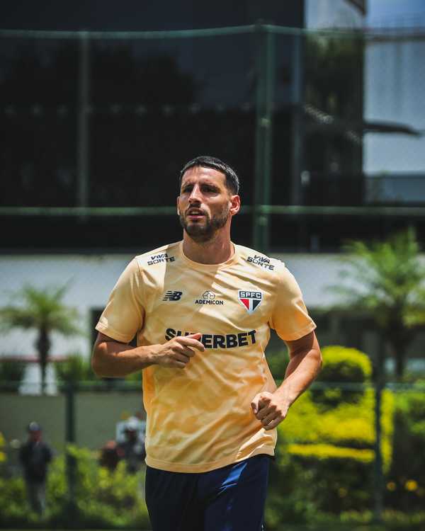 É DOMINGO! São Paulo enfrenta o Grêmio com 2 dúvidas na escalação; Confira o provável time