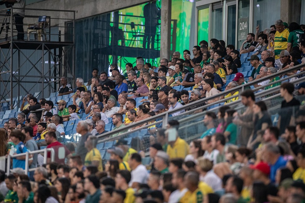 Torcida do Cuiabá na Arena Pantanal contra o Atlético-GO — Foto: AssCom Dourado