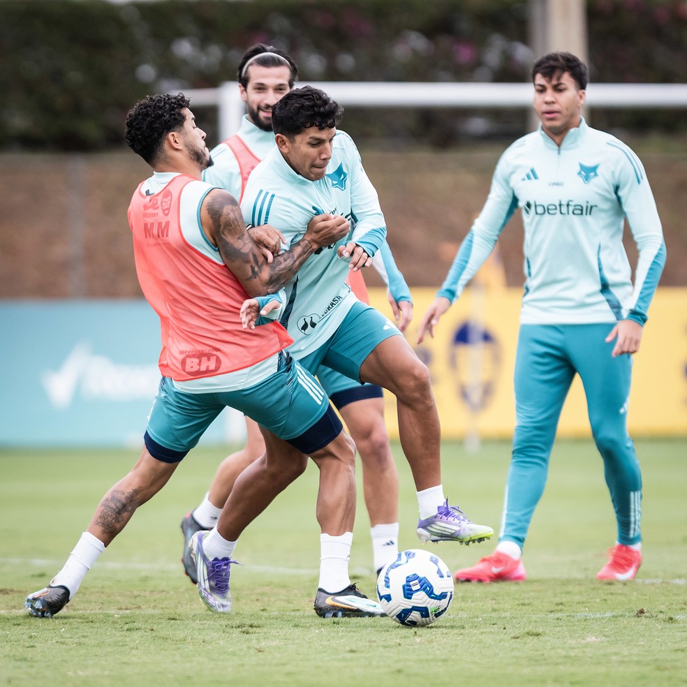 Lucas Romero e Kaio Jorge estão entre os jogadores com maior sequência de jogos no Cruzeiro — Foto: Gustavo Aleixo/Cruzeiro