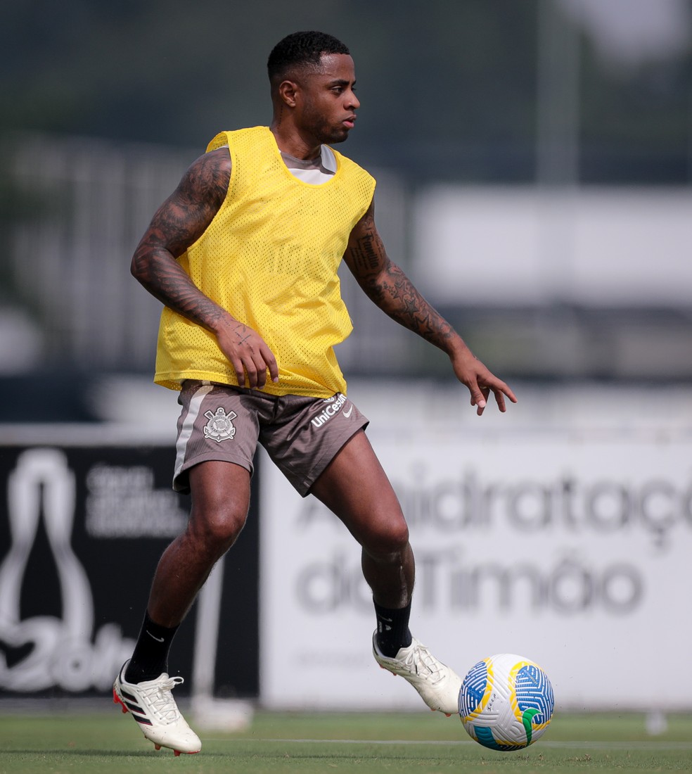 Palacios treinou com bola nesta quinta-feira no Corinthians — Foto: Rodrigo Coca/Ag. Corinthians