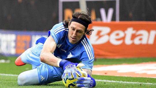 Cássio vê ano de aprendizado para o Cruzeiro e crava: "Será normalidade brigar por títulos"